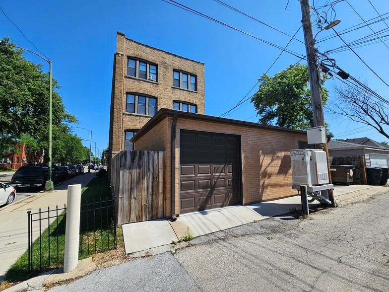 More Photos Of 5155 W Byron St, Chicago Apartments For Sale