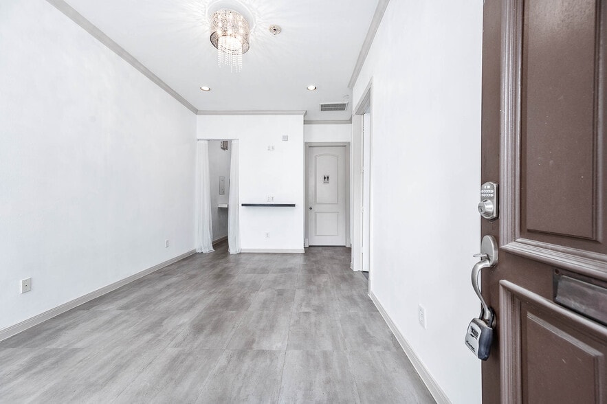 More Photos Of 12830 Willow Centre Dr, Houston Medical For Sale