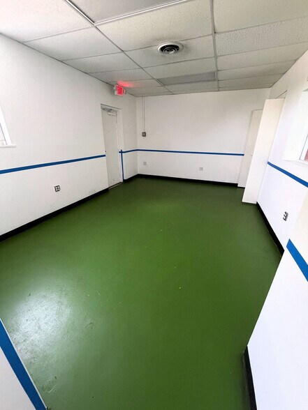 More Photos Of 1400 NE 131st St, North Miami Warehouse For Lease