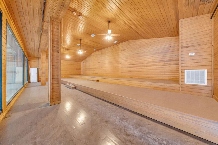 More Photos Of 3411 FM465, Seguin Warehouse For Lease