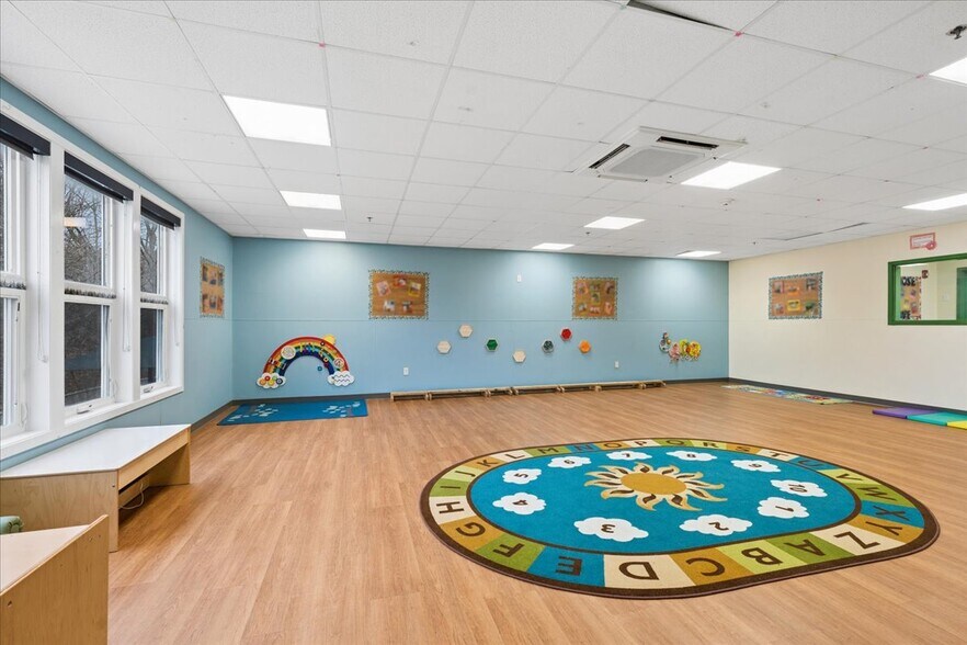 More Photos Of 443 W Lowell Ave, Haverhill Office For Sale