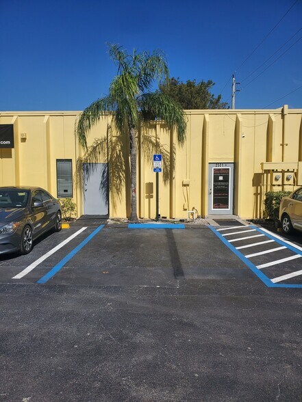 More Photos Of 2501 NW 17th Ln, Pompano Beach Warehouse For Lease