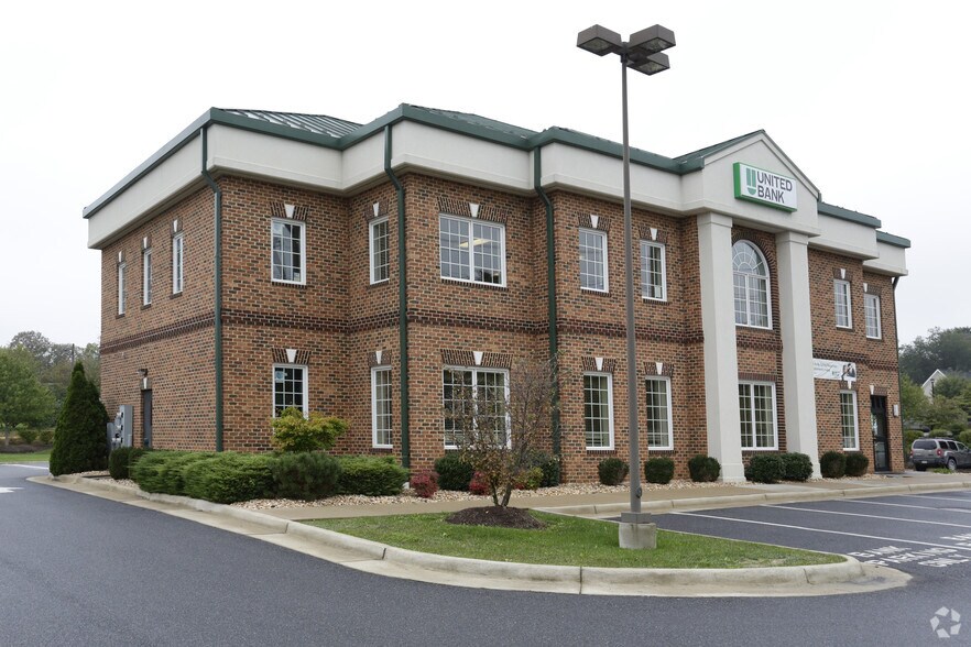 Primary Photo Of 2051 Northwestern Pike, Winchester Bank For Lease