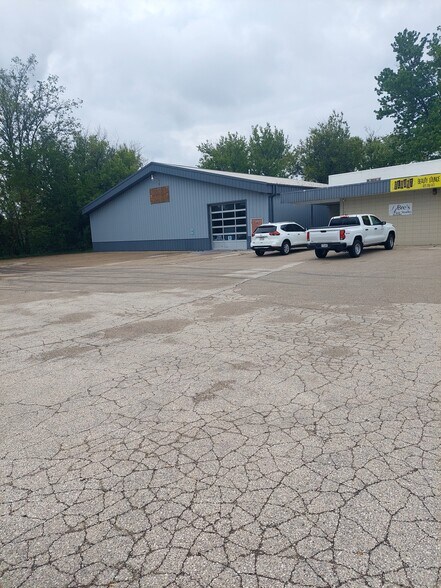 More Photos Of 320 Summit Ave, Watertown Auto Repair For Lease