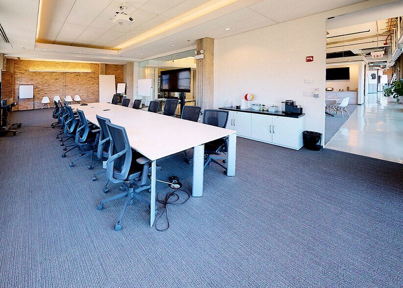 More Photos Of 1229 W Washington Blvd, Chicago Office For Lease