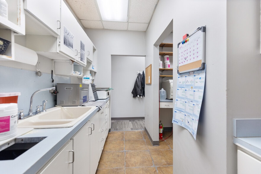 More Photos Of 5676 W Skelly Dr, Tulsa Medical For Sale