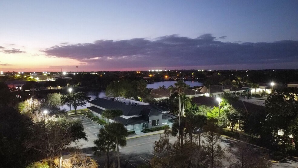 More Photos Of 220 NW 180th Ave, Pembroke Pines Restaurant For Lease