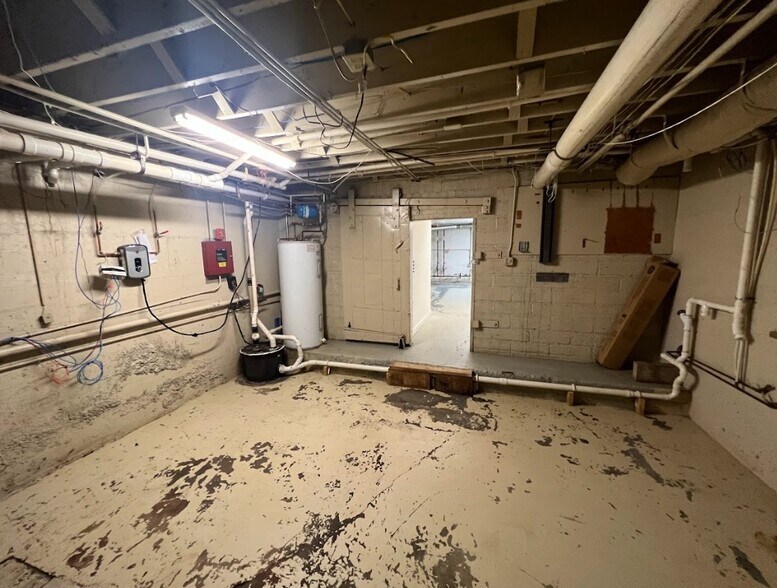 More Photos Of 43 Grove St, Peterborough Freestanding For Sale