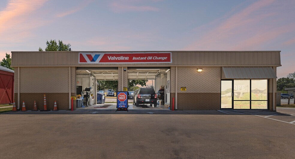 Primary Photo Of 3501 E US Highway 377, Granbury General Retail For Sale