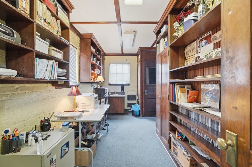 More Photos Of 1703 Dale Rd, Cincinnati Public Library For Sale
