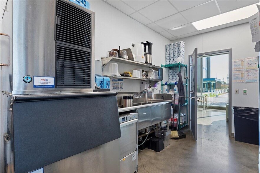 More Photos Of 4201 Rivers Edge Pky, Council Bluffs Office For Lease