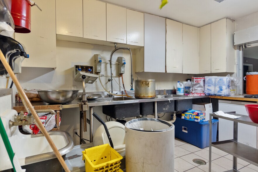 More Photos Of 4606 Connelly St, Austin Assisted Living For Sale
