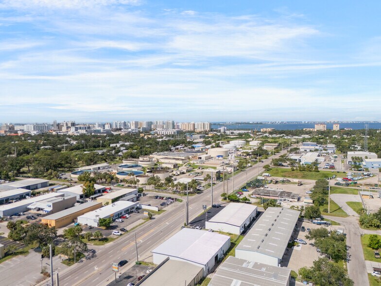 More Photos Of 1925 12th St, Sarasota Light Manufacturing For Lease