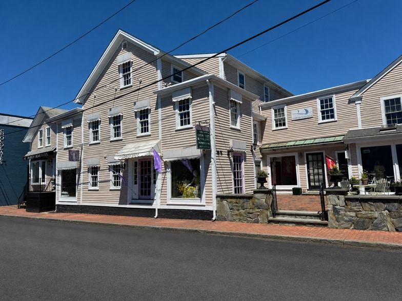 Primary Photo Of 84-94 William St, Newport Storefront Retail Residential For Lease