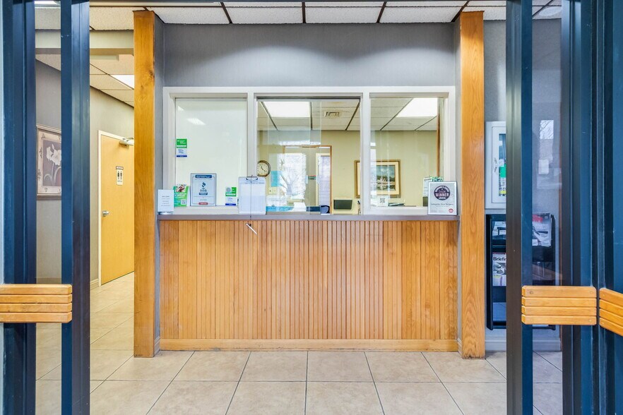 More Photos Of 3839 W Congress St, Lafayette Medical For Sale