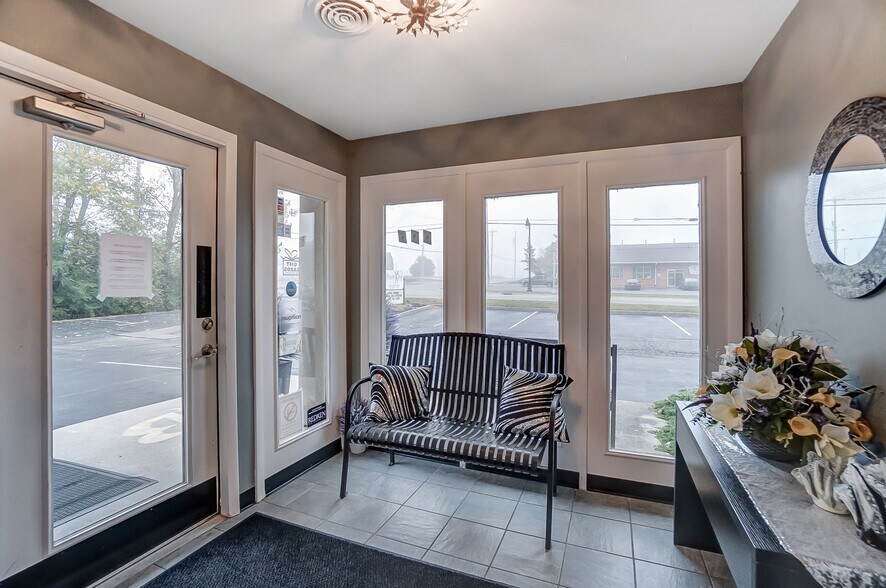 More Photos Of 805 S Dixie Dr, Vandalia General Retail For Sale