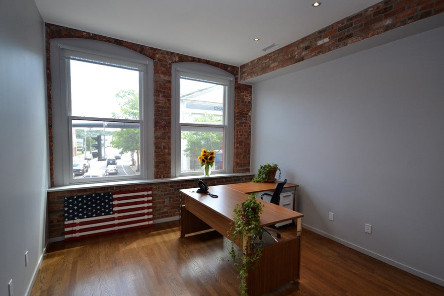 More Photos Of 20 W Main St, Riverhead Office For Lease