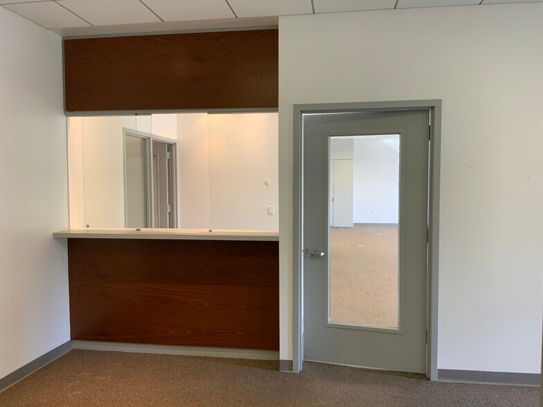 More Photos Of 643 Route 211E, Middletown Storefront Retail Office For Lease