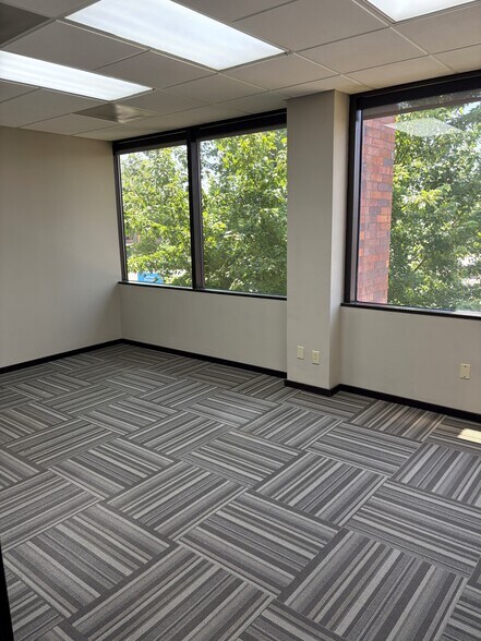 More Photos Of 10990 Quivira Rd, Overland Park Office For Lease