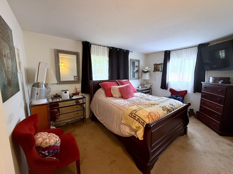 More Photos Of 50 Portal St, Oak View Multifamily For Sale
