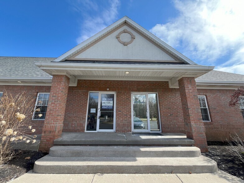 More Photos Of 2232-2244 Centennial Rd, Toledo Office For Lease