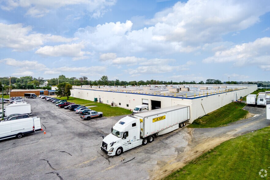 More Photos Of 4545 Annapolis Rd, Baltimore Warehouse For Lease