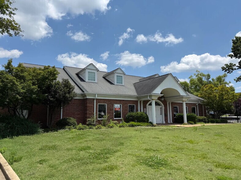 More Photos Of 118 N E Main St, Simpsonville Specialty For Lease