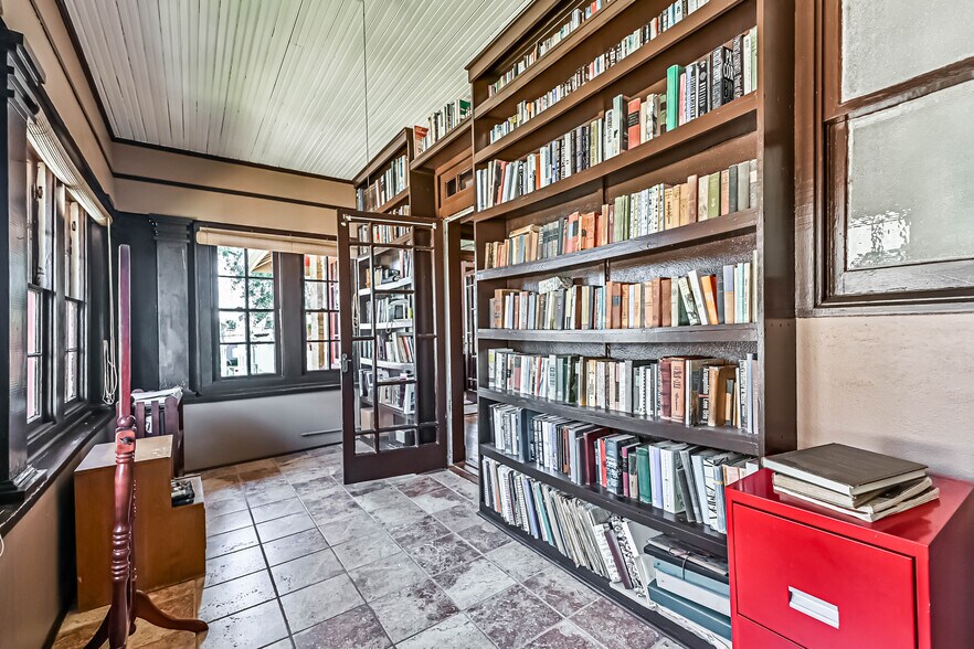 More Photos Of 2911 Broadway St, Galveston Office For Sale