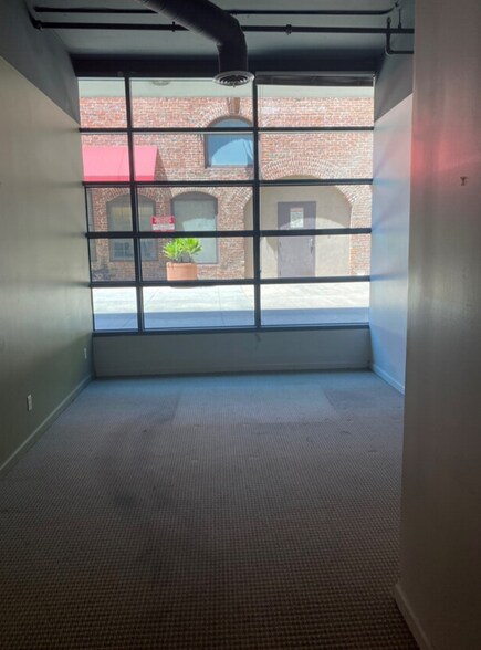 More Photos Of 135-141 W Green St, Pasadena General Retail For Lease