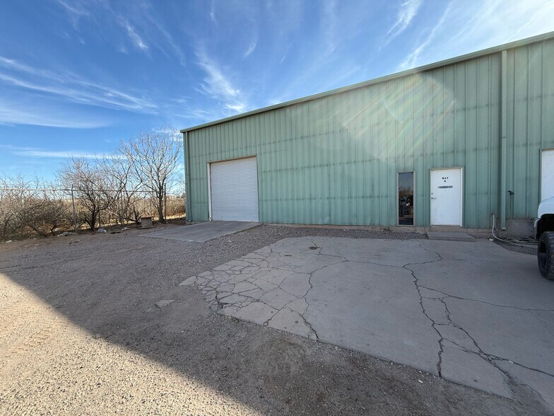 More Photos Of 100 E 9th St, Douglas Warehouse For Sale