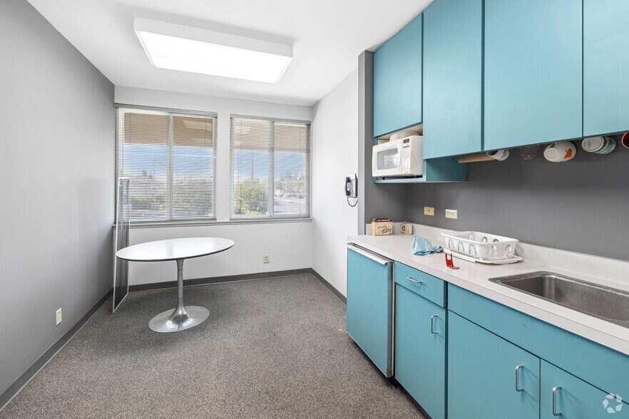 More Photos Of 13822 Beach Blvd, Westminster Office For Sale