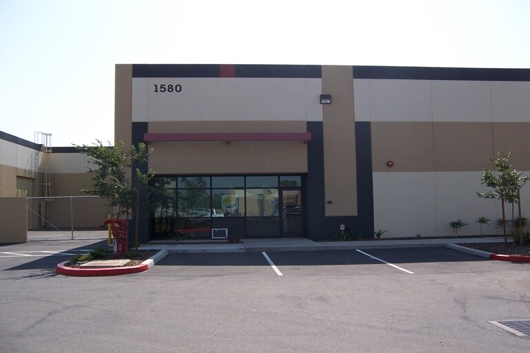 More Photos Of 1580 Santa Ana Ave, Sacramento Warehouse For Sale