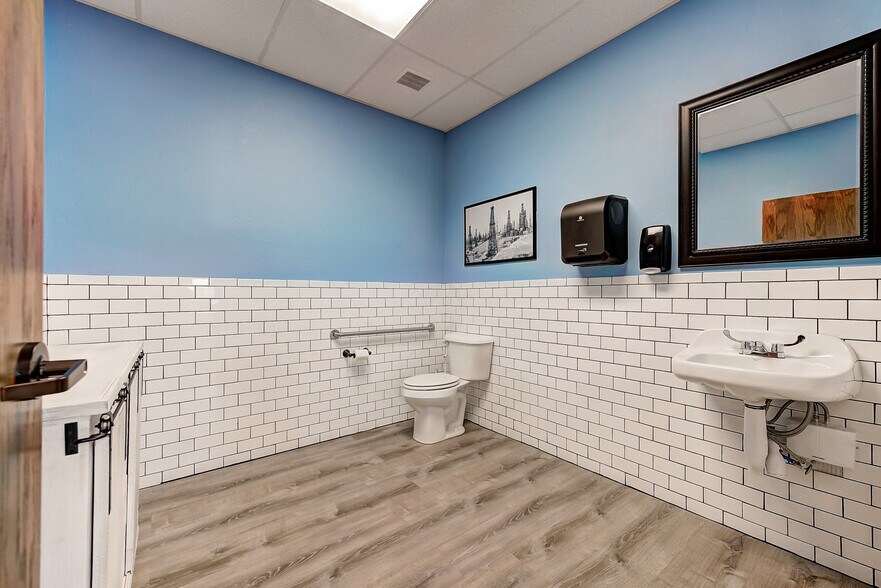 More Photos Of 121 N Crawford Ave, Norman Office For Lease