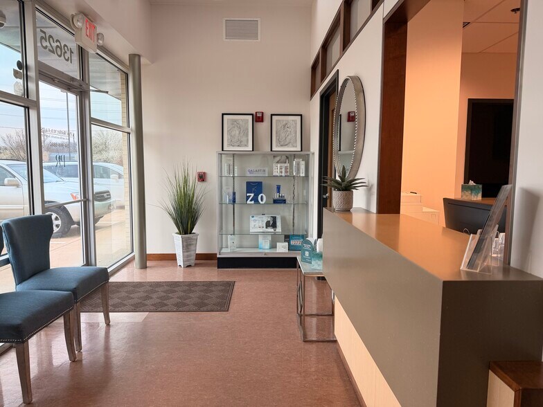 More Photos Of 13619-13627 Big Bend Rd, Saint Louis Medical For Sale