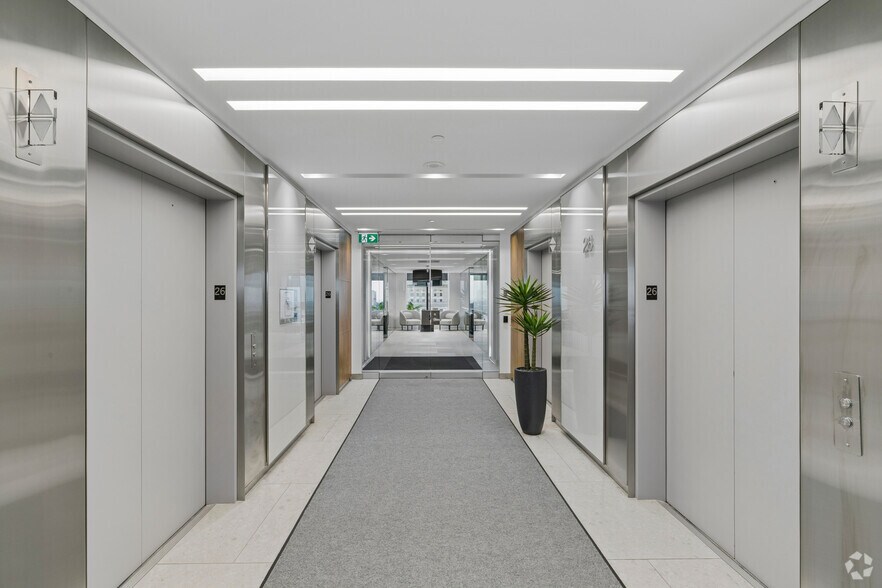 More Photos Of 500 Pl D'armes, Montréal Office For Lease