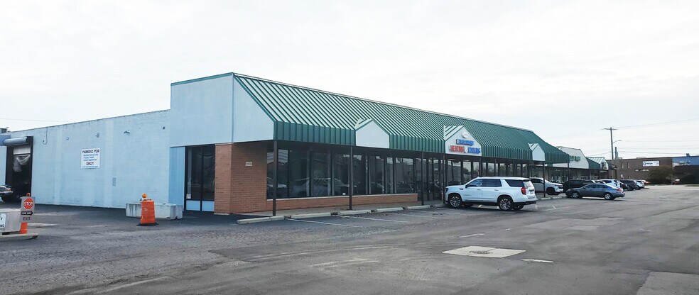 Primary Photo Of 31938 Groesbeck Hwy, Fraser Freestanding For Sale