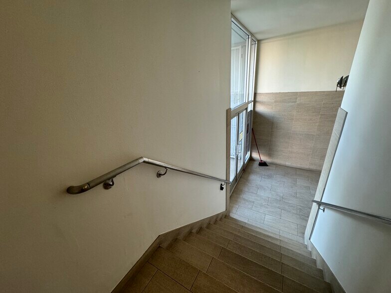 More Photos Of 14416-14420 Chase St, Panorama City Storefront Retail Office For Lease