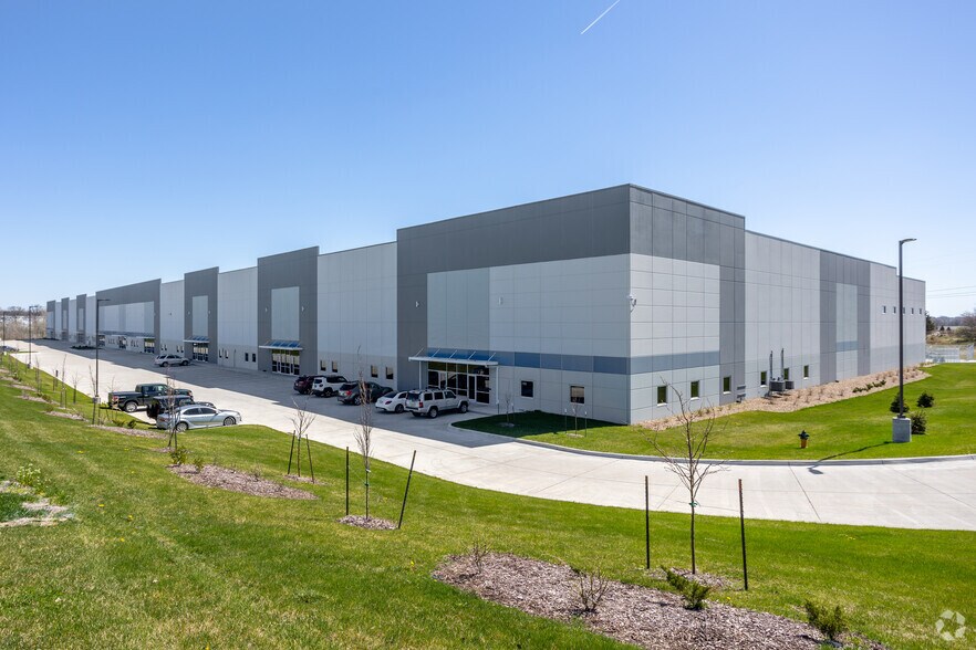 Primary Photo Of 7305 SE Crosswinds Dr, Ankeny Distribution For Lease