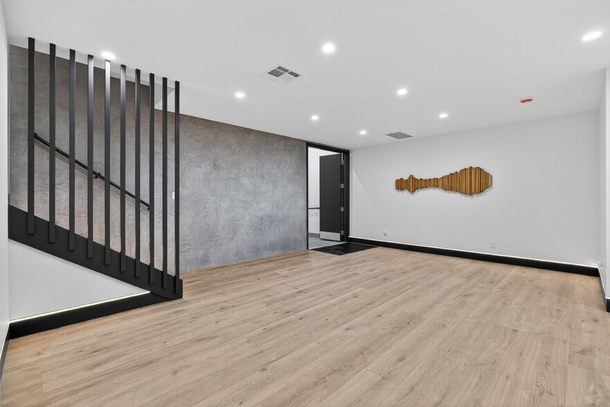 More Photos Of 703 S Main St, Burbank Showroom For Sale