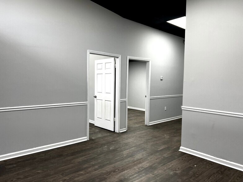 More Photos Of 3865-3877 Winchester Rd, Memphis Storefront For Lease