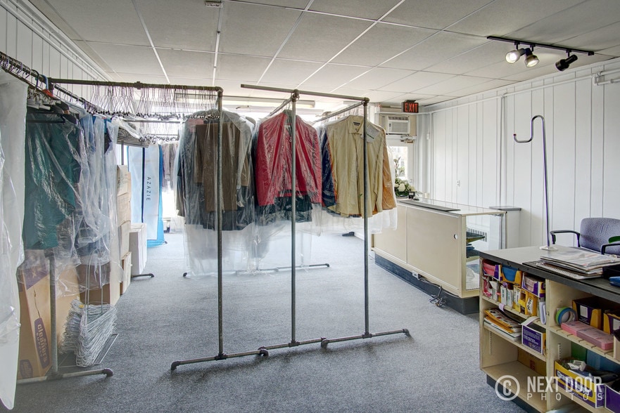 More Photos Of 121 E Walled Lake Dr, Walled Lake Storefront Retail Office For Sale