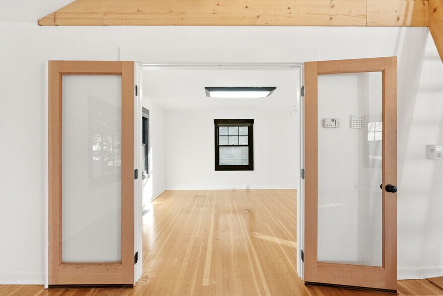 More Photos Of 15 NW Franklin Ave, Bend Office For Sale