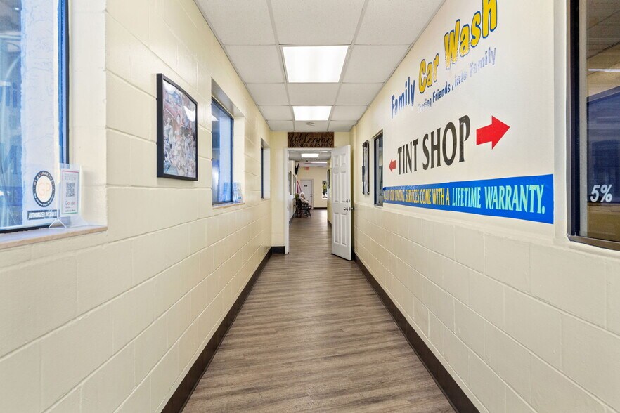 More Photos Of 1108 Commercial Way, Spring Hill Freestanding For Sale