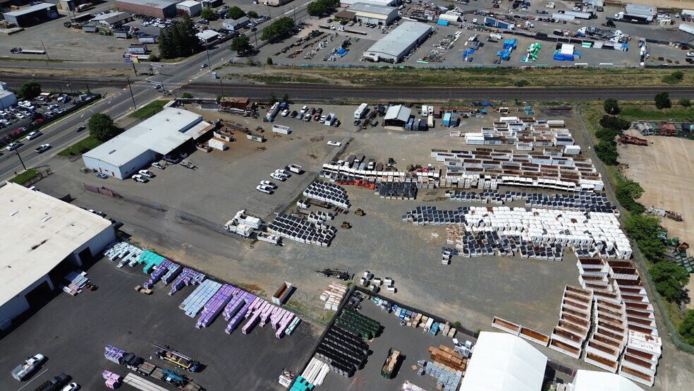 More Photos Of 7851 14th Ave, Sacramento Warehouse For Sale