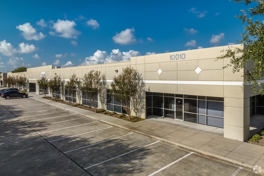 More Photos Of 10010 W Sam Houston Pky S, Houston Unknown For Lease