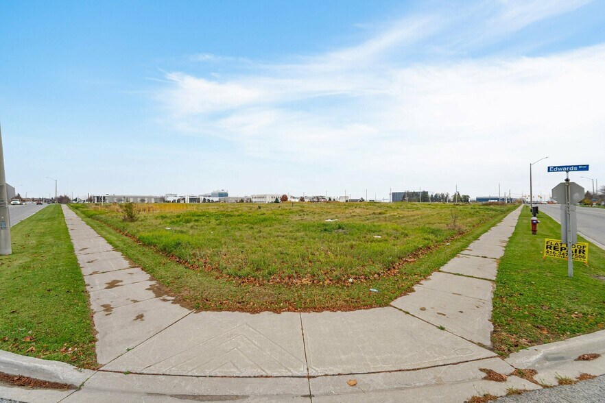 More Photos Of 70 Superior Blvd, Mississauga Land For Sale