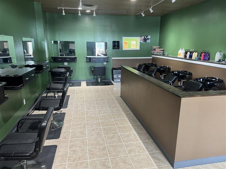 More Photos Of 1609-1619 Mall Dr, Benton Harbor Storefront For Lease