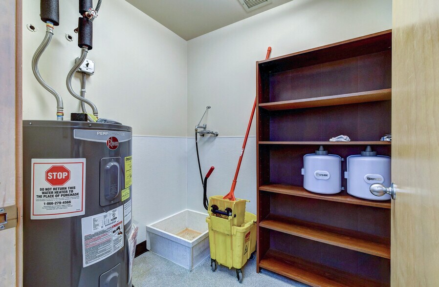 More Photos Of 3101 111th St SW, Everett Manufacturing For Lease