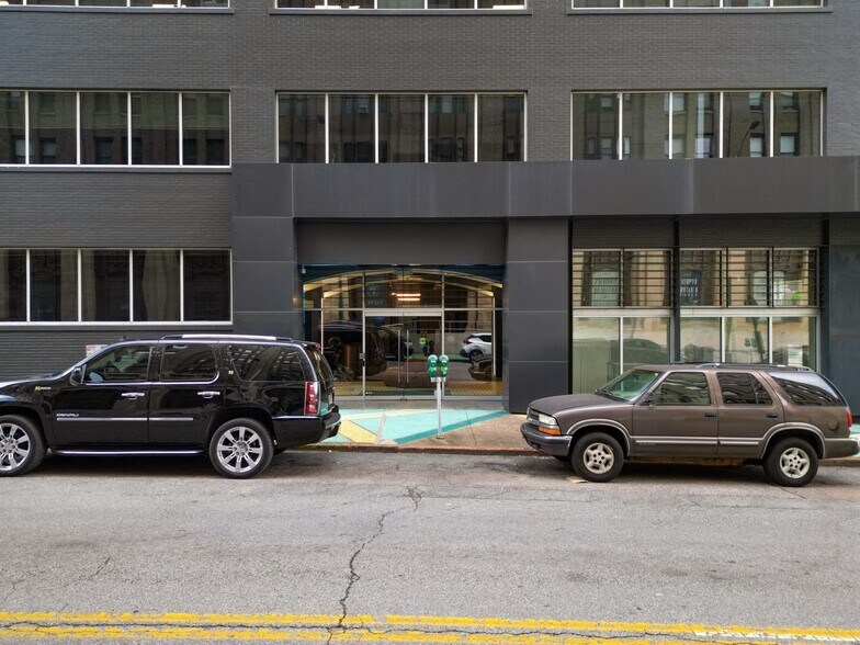 More Photos Of 1100 Market St, Chattanooga Office For Sale