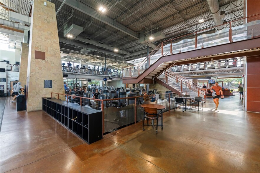 More Photos Of 801 E Parkcenter Blvd, Boise Health Club For Sale